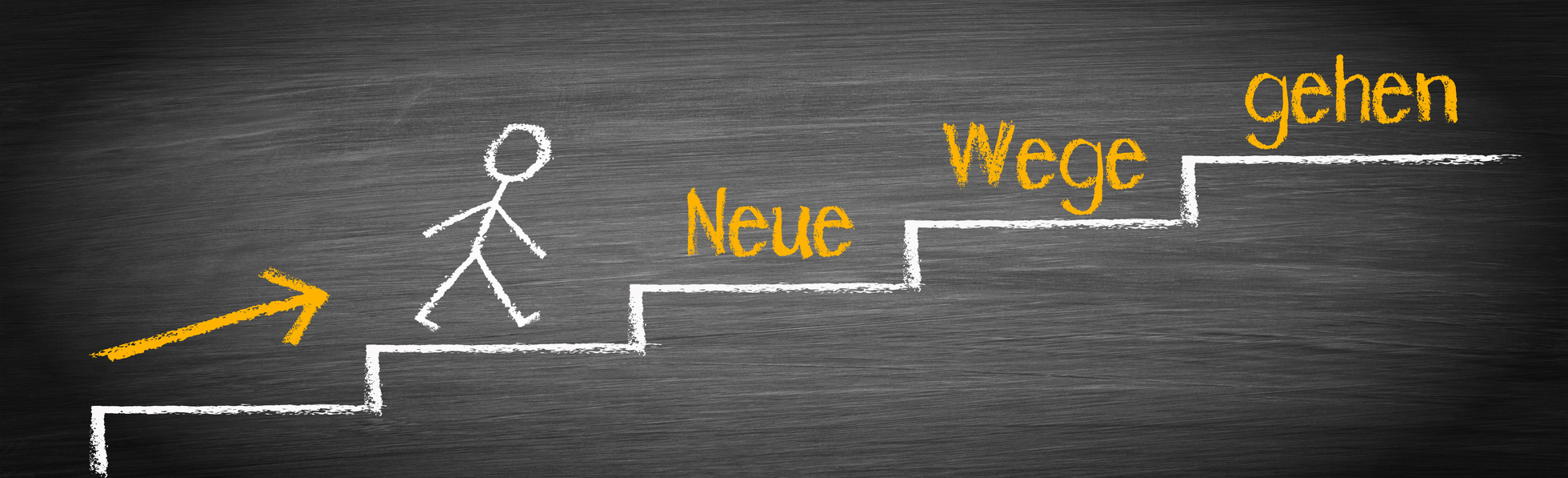 Headerbild - Ein Strichmännchen läuft eine Treppe hinauf "Neue Wege gehen" als Text